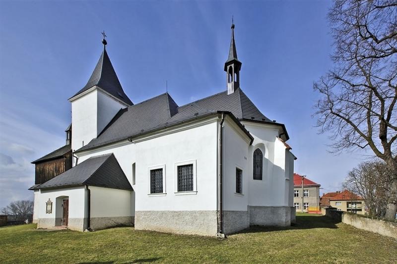 Jenišovice - kostel z boku